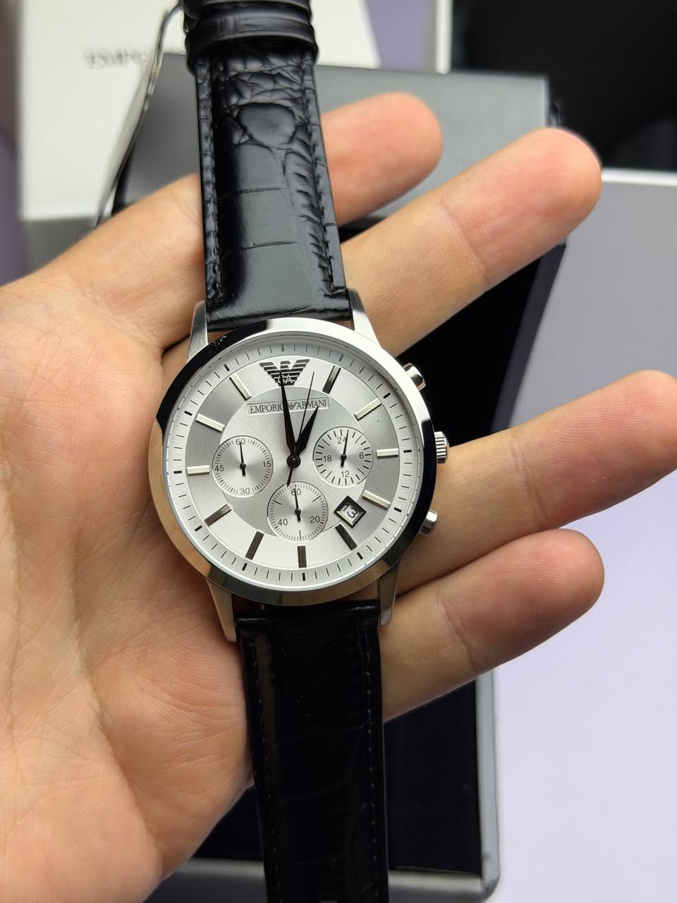 EMPIRIO ARMANI 
اصلي ايطالي وكالة 
كاملة المرفقات ضمان سنة 
سير جلد طبيعي  
مينا مميزة
رقم الموديل AR2432
نافذ شهري
سنتر ثواني منفصل 
نظام 24 ساعة 
ارقام لامينوس فسفوري 
زجاج زفير كرستال 
ستانلس ستيل بالكامل 
مقاومة للماء 50 متر   

السعر مناسب جداً للمهتمين

YRGvCvoOZohACMuXhk


**إذا كنت صاحب هذا الإعلان وتريد حذفه لأي سبب، رجاءا أرسل رسالة إلى الدعم الفني**