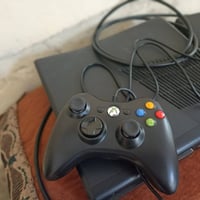 اكس بوكس 360 • بلي 360 • جهاز العاب • كونسول • للبيع • نظيف • ملحقات •...