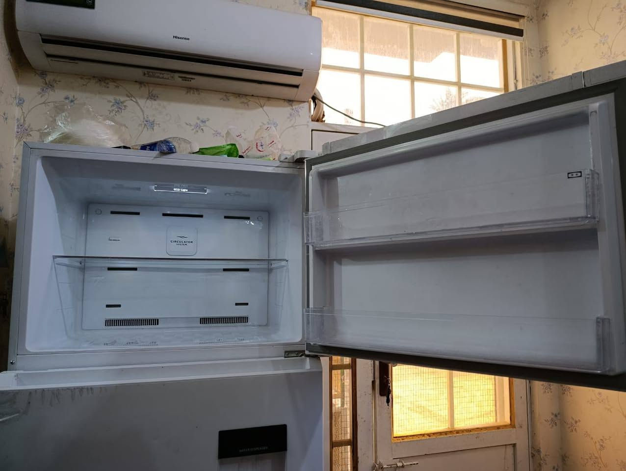 ثلاجة استخدمتها سنة ونص، حجمها كبير عائلي، وما دخلت للصيانة و التغيف موجود بيه ماركة السويدية بخارية، بيه حساسات  مفتوحة شوي خمس دقائق تطلع صوت.وبيه براد مي و صانعه الثلج بيه
سبب البيع: أريد أشتري وحدة أصغر، ما عندي مكان.
السعر: ٧٥٠ ألف، وأنا شريتها بـ ٩١٠ ألف


**إذا كنت صاحب هذا الإعلان وتريد حذفه لأي سبب، رجاءا أرسل رسالة إلى الدعم الفني**