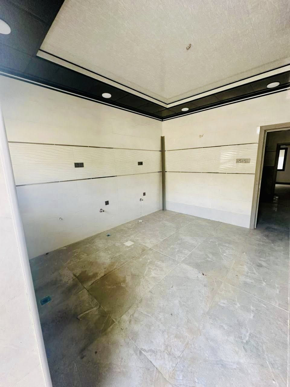 دار للبيع
حي السكر خلف جامع النبا العظيم
150 م واجه 7.5 م
شارع كونكريت
4 غرف نوم  صحيات للطابقين سطح ناصي وعالي
2 غرفة اول طابق و2 ثاني طابق
الاتجاه شروق تام 
قريب جدا على سوق حي السكر
للاستفسار خاص او على الارقام
***********
***********
متوفر واتساب
