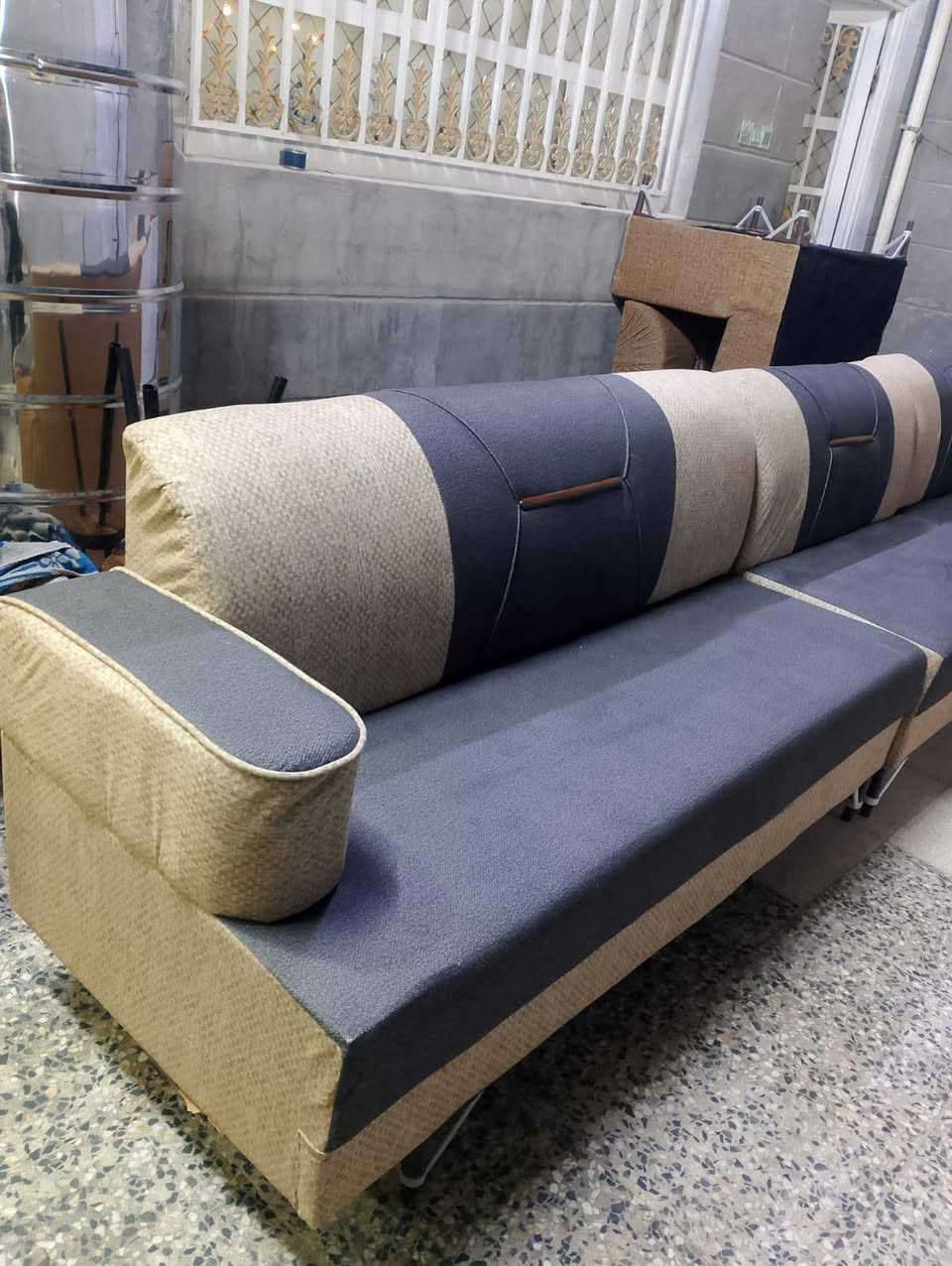 اسلام عليكم ديوان 11مقعد جديد غير مستعمل تسكام كله بلوك اسود وسفنج مميز اولا مكاني  حله نادر الثانيه عله الخدمي ***********واتساب
