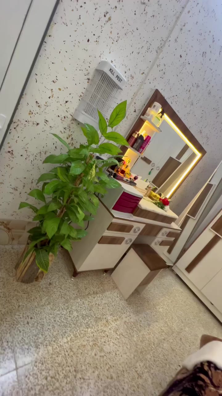 غرفة النوم للبيع
فصال وخشبMDF صناعة عراقية
شركه جوزال  للأثاث 
الكنتور  6 بيبان 
ارتفاع الكنتور مترين 50
التخت مترين  والعرض 160 سم 
 المريه بورقتين طول المراية مترين 
نضافه 100‎%‎ مخذو بمليونين و500
طالب عليها مليون ونصف
 لان صارله 6 اشهر من كن فصلتهُ
للبيع السعر مليون و500 الف بي مجال

ملاحظة/ ترئ فصال مسويها


**إذا كنت صاحب هذا الإعلان وتريد حذفه لأي سبب، رجاءا أرسل رسالة إلى الدعم الفني**