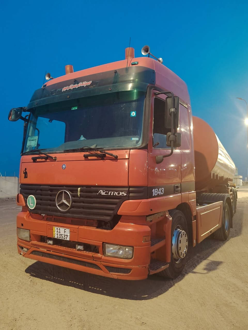 السلام عليكم اكتروز للبيع موديل 2000 سنويه طوناج جديد تحويل ثاني يوم شراي ينتصل على الرقم ***********
