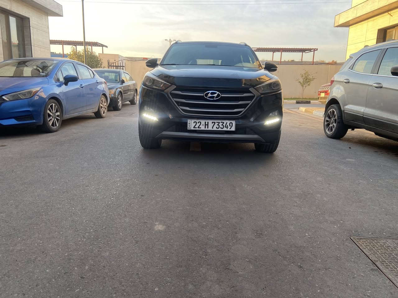 السلام عليكم هونداي توكسان موديل ١٧ خليجي مكفول من الحادث والصبغ عدا شبرين بل جاملغ الامامي والباقي مكفول والسارة فول الفول الكير والمحرك مكفولات 
فتحة سقف بانورما 
بصمة ابواب وتشغيل 
المقاعد الامامية كهرباء 
فور ويل 
انظمة قيادة 
تبريد قطعتين 
تحكم ستيرن 
شاشة اندريد 
اشاير مري 
مري شفط 
مكانها بغداد وسعرها ١٦٣ للاتصال 
***********
