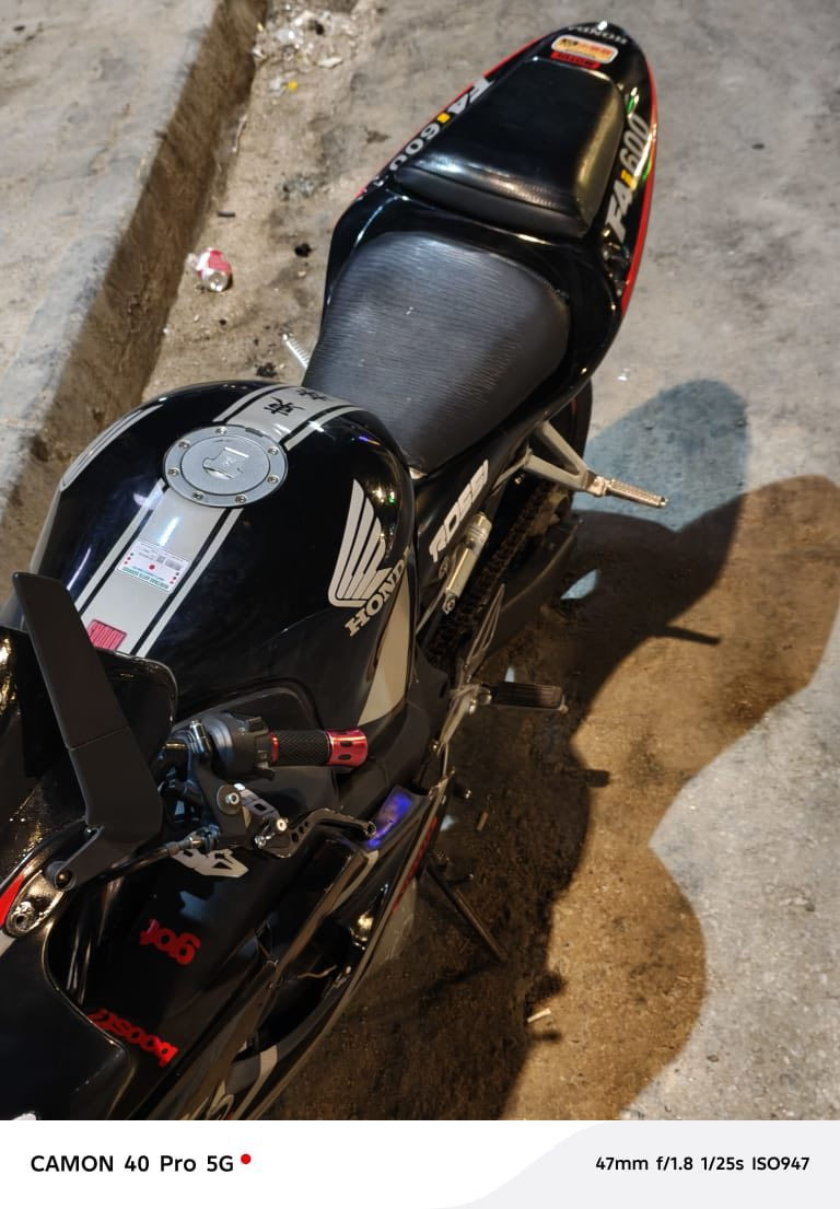 للبيع
F4i 2004
محرك 600 
دينار ماذب عليهة برغي ماناقصه دراجة اكفلك ياهة من التاير للتاير 
السعر 26 
مكاني كربلاء 
***********
