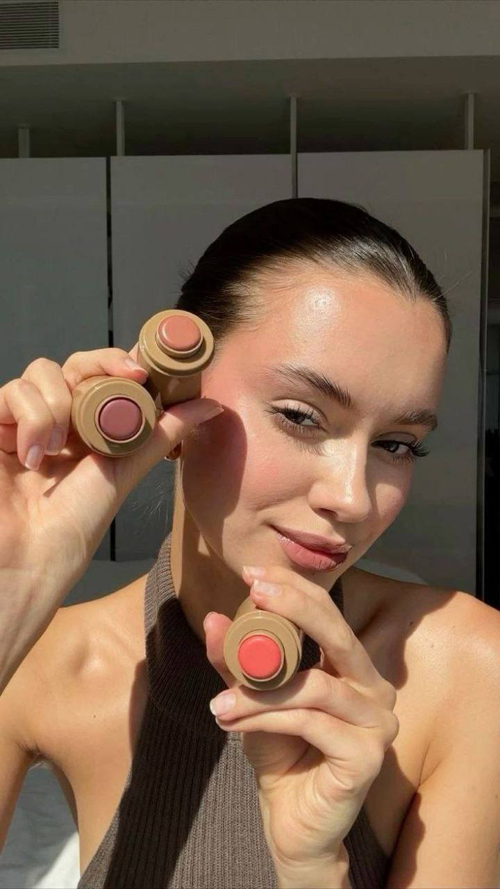 🔥 الإضافة الأجمل لمكياجج اليومي! 🔥
✨ BLUSHER STICK من ماركة 3Q Beauty ✨
 💖 سهل الدمج: يندمج ويا البشرة بسلاسة وبدون أي تكتل.
 ✨ لمعة صحية: ينطي خدوودج نضارة ومظهر حيوي وصحي وميترك أي أثر مزعج.
 ⏳ ثباتية خيالية: مو بس هيج!🫣 ثباتيته عالية جداً ويبقى وياج ثابت ومحافظ على جماله طول اليوم.
 🎨 تنوع يلوق الج: متوفر بـ 6 درجات تجنن تناسب كل ألوان 
البشرة.
#للحجز_والاستفسار_دايركت
#ستوريات + #بوست


**إذا كنت صاحب هذا الإعلان وتريد حذفه لأي سبب، رجاءا أرسل رسالة إلى الدعم الفني**