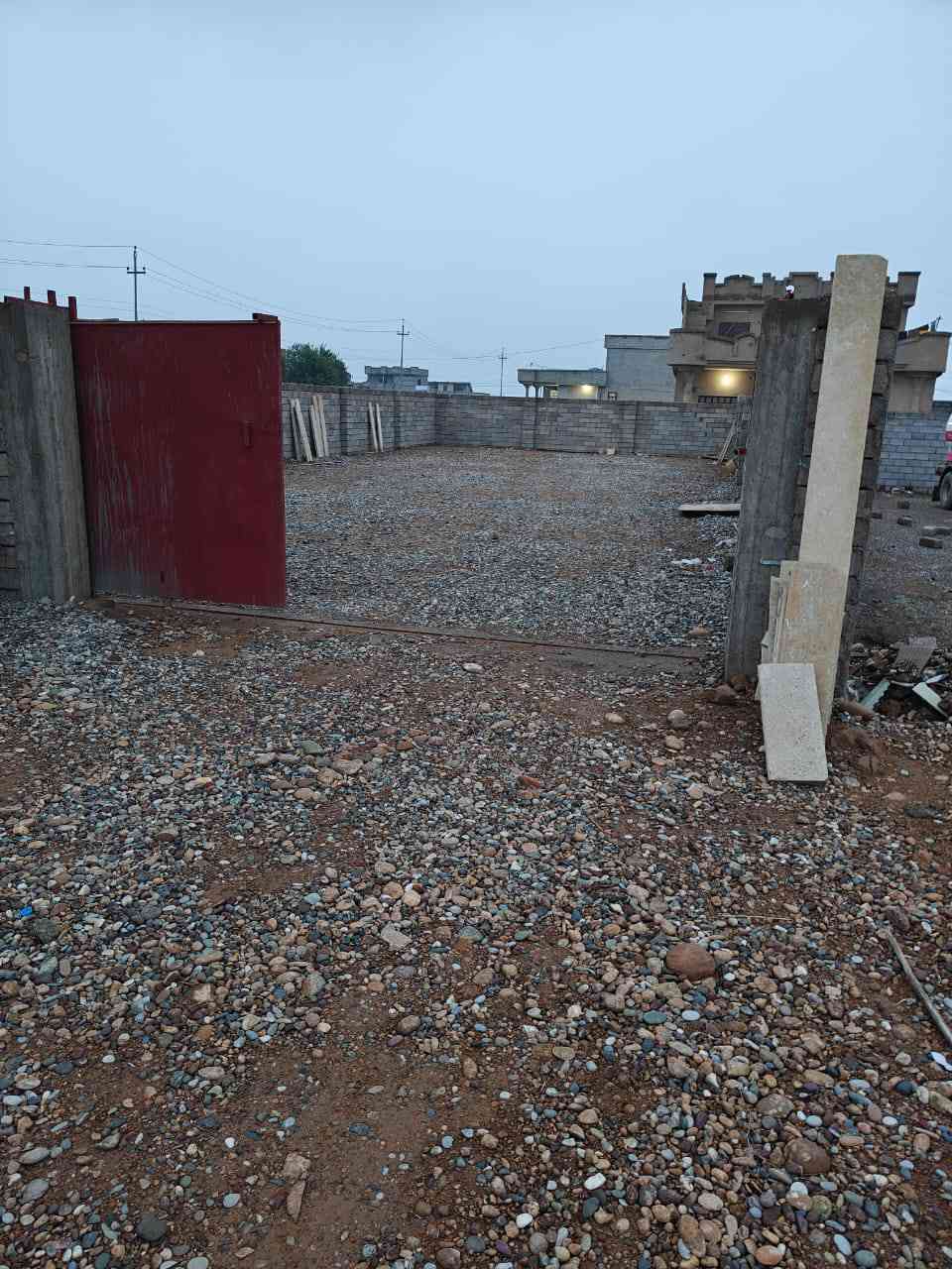 مكلف بالنشر 
يوجد ساحة للبيع   عمق الساحة ٥١متر
وعرض الساحة ١١،٥٠ مع محل 
العنوان امام غربي /الشارع العام 
لتواصل والسعر اتصل🗣📲📞 على الرقم التالي ‏‪***********‬‏
