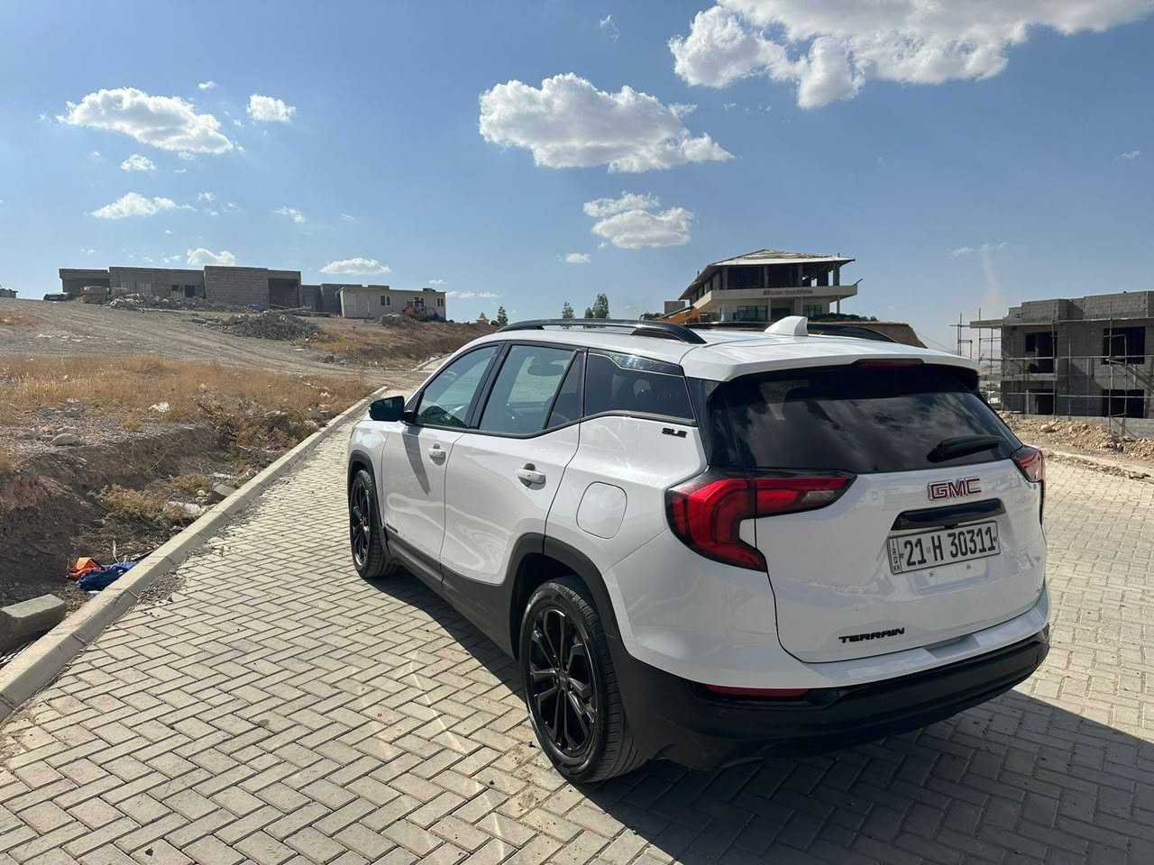 Gmc terrain 2021 
جێمسی تیران مۆدێلی ٢٠٢١ مواسەفات sle بلاک ئیدیشن 
دوو پارچەی بۆیاخە بۆنیت و چەمەلەغ بەبێ ناو گرتن  مەکینەی ١٥ و تۆربۆیە  گێڕو مەکینەو کارەباییاتی بەشەرت 
٩٢ هەزار کیلۆمەتر ڕۆشتوە 
کوشن هیتەر و پانۆڕاما و شاشە گەورە و سنوق شەفت و ڕادار و کامێرای دواوە و حاسەی پێشو دواو خەتی جادە و زۆر مواسەفاتی تر 
نرخی ١٦٥ گوڵاو معامەلە 
***********
***********
جمسي تيران موديل 21 مواصفات sle بلاك ايديشن 
سيارة بي قطعتين صبغ بونيت و جملغ سكن 
سيارة ماشية 92 الف كيلو متر سيارة كلش نضيفة كير و محرك و كهربائي بشرط مواصفات سيارة معروفة محرك 15 تيربو كشن هيتر شاشة كبيرة حساسات امامي و خلفي كامرة خلفي صندوق شفط خط شارع رادار بانوراما سعر 165 ورقة و بي مجال مكان سيارة سليمانية 
***********
*********** السليمانية, العراق
