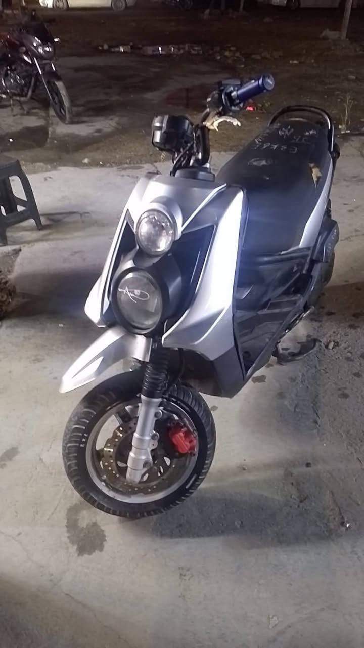 السلام عليكم
سكنس جبلي 2014 بوشة بلادية مبدلة بس ولفات مكينة مكفولة من كلشي نكرة سلف وخرسة متسمع صوتها شلعة ومعدل دراجة ختم واحد كلها عدا الكفرات مضروبة فابلون سعرها 850 وبيها مجال للشراي الله شاهد جاي ابيع لان محتاج فلوس مكاني بغداد حي الحسين وهذا رقمي متواجد واتس ***********
