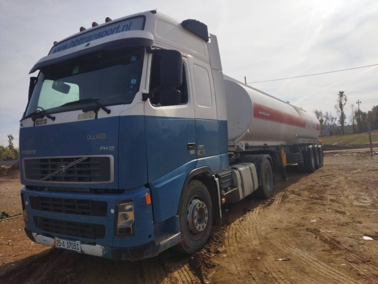 سلام عليكم للبيع فالفو صهريج موديل 2003 اوتوماتيك طوناج جيبي أيس گير و محرك أكسل طخم طاير جديد كل شرط رقم كركوك مشروع وطني بسمي شرط التحويل سعر 240 و مجال رقم موبايل *********** مكاني كركوك
