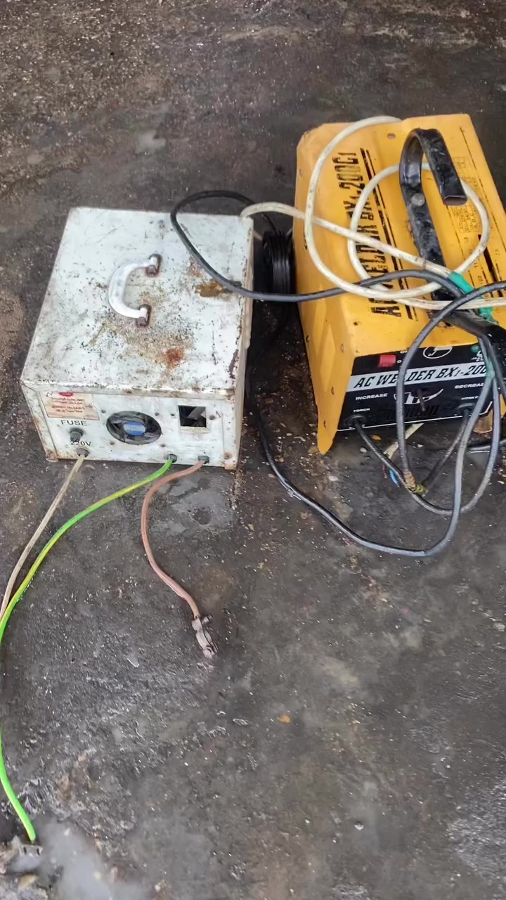 السلام عليكم. مكائن لحيم وعاكسه كهرباء تصفيه محل أبيعهن كلهن ١٠٠ الف مكاني بغداد الحريه 

***********
