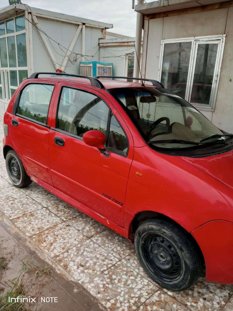 سلام عليكم للبيع كيو كيو 2012 سياره بيه بس باب رش والباقي مكفول ومكينه وكير شرط اوتوماتيك السعر ٢٥ وبيه مجال بصيط *********** المكان ديوانية
