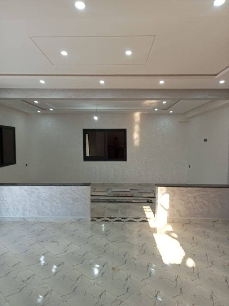 🌿🏡 فرصة استثمارية نادرة للبيع نواحي برشيد – طريق الربيع 🏡🌿

💎 إذا كنت تبحث عن الهدوء، الطبيعة، والاستثمار المضمون، فهذه فرصة لا تتكرر!

📍 الموقع: نواحي برشيد – طريق الربيع
📏 المساحة: 1 هكتار و600 متر مربع
📜 الوضعية القانونية: محفظة 100% (Titre Foncier)

✨ مميزات العقار:
✅ أرض مسيجة بالكامل
✅ سكن للعساس 🏠
✅ هنكار صغير 🚜
✅ شاطو (Château d'eau) 💧
✅ أشجار زيتون مثمرة 🌳🫒
✅ بئر ماء صالح للاستعمال 💦
✅ تبعد فقط 500 متر عن الطريق المعبدة (Route goudronnée) 🛣️
✅ على بعد 10 كلم فقط من مدينة برشيد 📍
✅ منطقة هادئة وآمنة ومناسبة للسكن أو الاستثمار الفلاحي 🌿

💰 الثمن: 180مليون سنتيم فقط
🤝 قابل للنقاش للجادين

🔥 مناسبة لإنجاز فيرمة، مشروع فلاحي، استراحة عائلية أو استثمار طويل الأمد.

📞 للمزيد من المعلومات أو لتحديد موعد للزيارة، المرجو التواصل معنا. 0619241773 الدروة, برشيد


**إذا كنت صاحب هذا الإعلان وتريد حذفه لأي سبب، رجاءا أرسل رسالة إلى الدعم الفني**