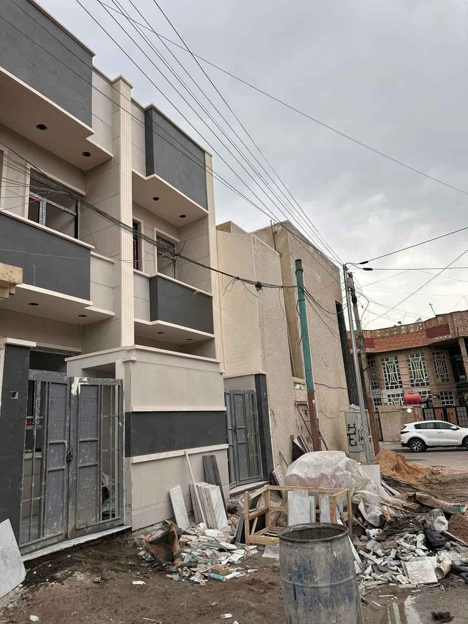 مشتملات عدد 2للبيع 
مساحه المشتمل 65متر 
الشعب/ ضباط الكويتي 
يحتوي على 
استقبال ،مطبخ ،خدمات في كللا الطابقين وخارجية ،3غرف نوم 
للأستفسار آكثر الأتصال على الرقام *********** 
القريشي للوساطة العقارية
