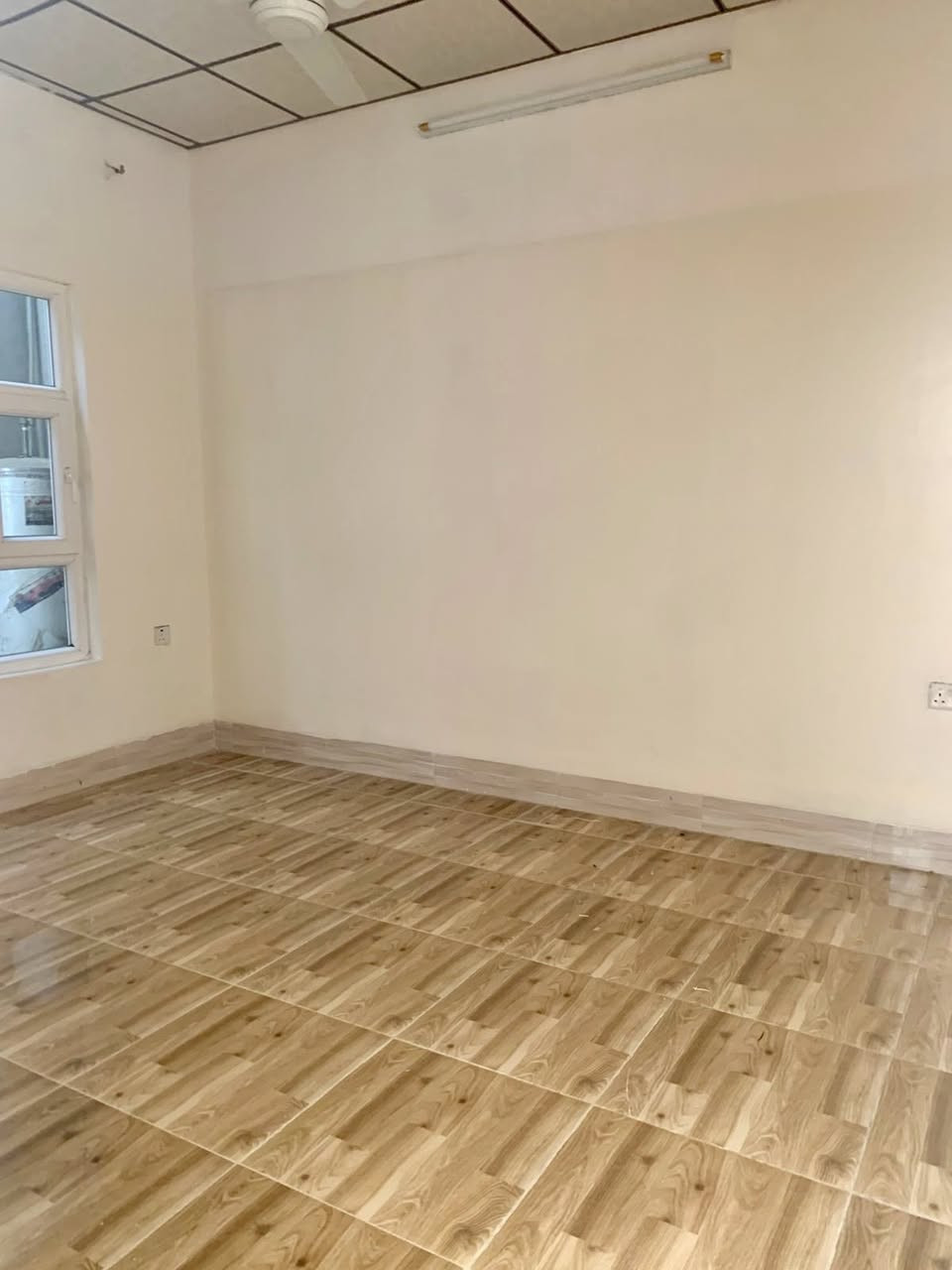 دار للإيجار/كركوك/سرچنار/فلكة سرچنار
(التأجير لعائلة صغيرة فقط)

المساحة: 100 متر 

يحتوي على:
(غرفة نوم+استقبال+مطبخ
+بيتونة+صحيات+كراج سيارة+حديقة)

الايجار: 250 الف

لمعرفة السعر والاستفسار الاتصال على الارقام الاتيه:
(***********) اسيا 
‏(***********‏) كورك 
او مراسلتنا على بريد الصفحة

ملاحظة: يمكنكم ارسال الأراضي والبيوت
للأعلان عنها عبر صفحتنا بدون مقابل 
يرجى ارسال:
عنوان المُلك كامل 
بعض الصور للمُلك
سعر المُلك 
عبر الواتساب الخاص بالصفحة (***********)

لزيارة مكتبنا على العنوان الاتي: 
كركوك/سرچنار/فلكة سرچنار
