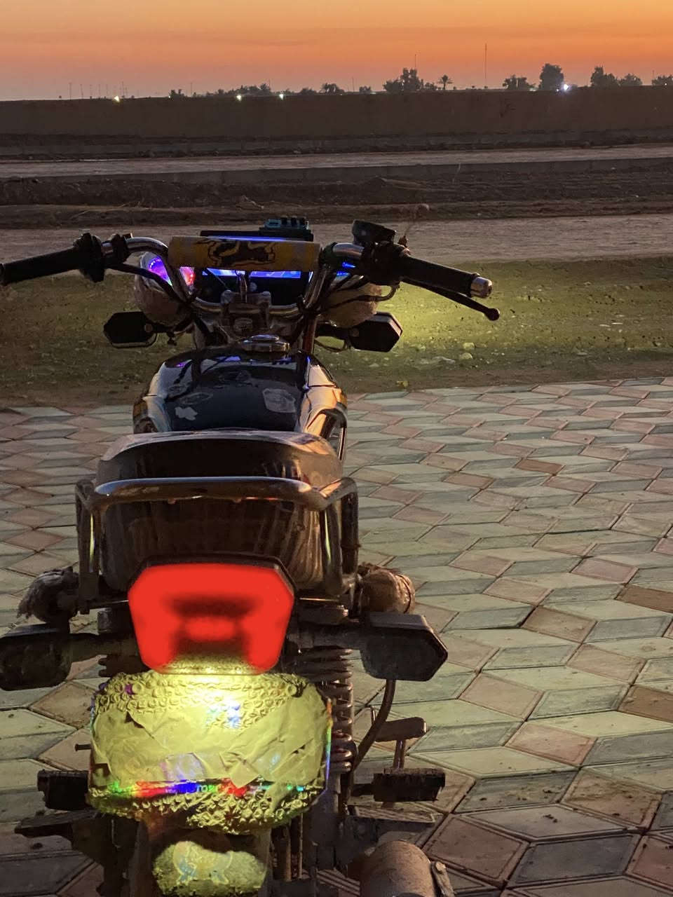 تايكر 25
ما مفتوح صالنصه رياضي كلشي شغال 
نقوصات بسيطه بيع مباشر شراي اتصل 
650 
***********
