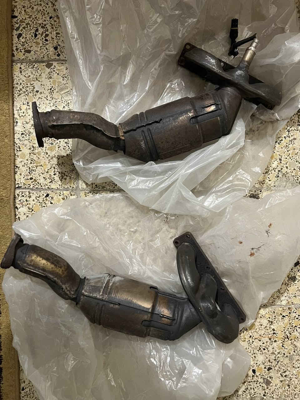 سلام عليكم
للبيع حجر بيئه مستخدم باوربا فقط سياره بي ام E60 2004 
خانات من 4الى6 
التفاصيل خاص
***********
