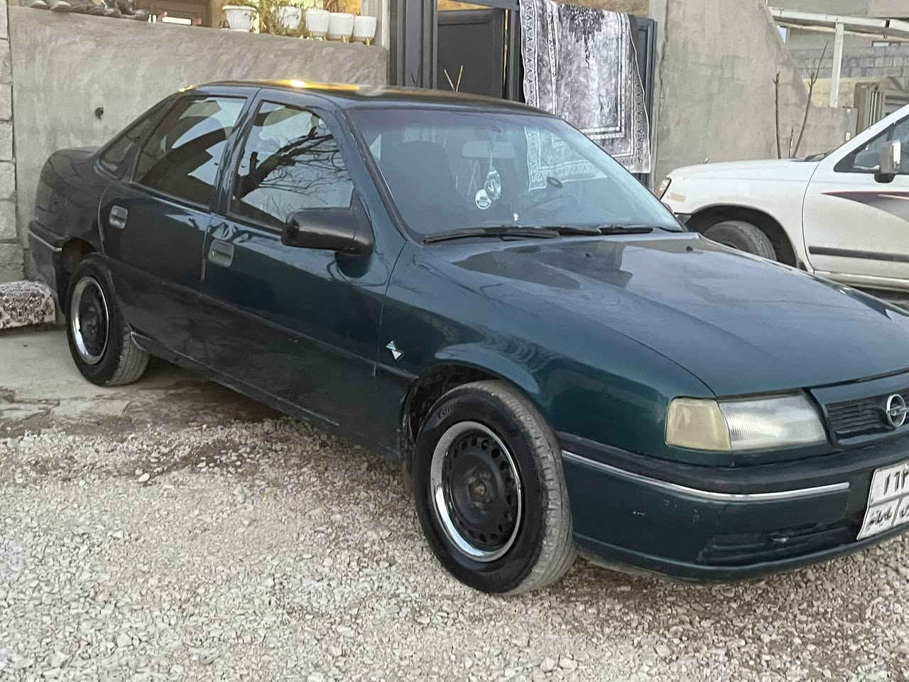 ئۆپڵ ڤیکترا ١٩٩٥ تۆماتیک مەکینە ٢٠ سەنەوی بەسەر نەچووە ٢ جام کارەبا ٢ ئاوێنە کارەبا هەموو ئەشیای تەبریدەکەی پێوەیە تەقە و ڕەقەی نیەو نمونەیە لە جوانی لە ڕوبەڕ و زۆر لە ڕەسمەکان جوانترە 
گێر و مەکینەی بەشەرت بە ناو کردن و خرامە بەشەرت
٤٤ گەڵاو مەعامەلە 
شوێن:بازیان 
***********
جوابی کۆمێنت نادەمەوە لەگەڵ ڕێزما لەکۆمێنت معامەلە ناکرێ
