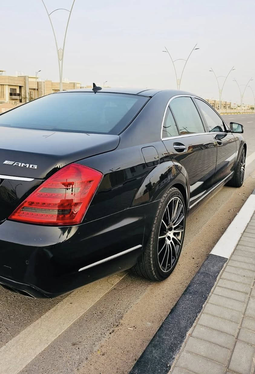 للبيع : مرسيدس اس كلاس S350 (لارج) موديل 2012 أصلية، سيارة تگول طالعة من الشركة البارحة!

السيارة للمستعجل وللشخص اللي يدور "اللقطة" اللي ما تتكرر، نظافة ومواصفات وأداء يفوق الوصف.

📋 المواصفات الأساسية:
• الممشى : 146 ألف كم (قابل للزيادة البسيطة).

• الرقم: أربيل جديد باسمي، هزة جديدة وسنوية لحد 2030 (جاهزة تحويل مباشر).

• الحالة: محرك، گير، كهربائيات، ودواخل "شرط الفحص".

• الصيانة: دهن وفلاتر أصلي حصراً.

✨ أبرز المواصفات:
• فول بانوراما.
• لون داخل بيجي مميز ونظيف جداً.
• رادارات (أمامي، خلفي، جانبي) + بريك تلقائي + نقطة عمياء.
• نظام تثبيت سرعة تفاعلي + محافظة على المسار.
• كشنات جلد (تبريد، تدفئة، مساج، خزن، حضن عند الاستدارة).
• نظام تعليق هوائي (Air Suspension) بحالة ممتازة.
• لايتات داينمك، حساسات 360 درجة، مساعد اصطفاف آلي، بردات كهربائية، وأوتو هولد.

💰 السعر : 241 ورقة 

 والسعر كلش مناسب ومعقول بالعافية عالياخذهة 

⚠️ ملاحظة:
البيع فقط، بدون مراوس نهائياً

رجاءا فقط الشراي الي يدفع السعر يتصل 

📞  ***********
