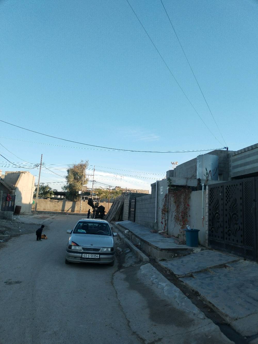 سلام عليكم
دار للبيع في الصالحي يبعد ١٠٠ متر من جامع الصالحي خدمات كامله تبليط ومجاري المساحه ٢٠٠ متر يتكون من كراج وحديقه واستقبال ومطبخ وهول و٣ غرف نوم واحده طابق ثاني مساحتها ٩ *  ٤  صحيات داخل وخارج حتى ستايكر مشتغلينه اعلى واحد بالفرع سنه البناء ٢٠٢٠ فول سيراميك فقط سقف ثانوي وصبغ بعد مامشتغلينه السعر ٦٢ 
***********