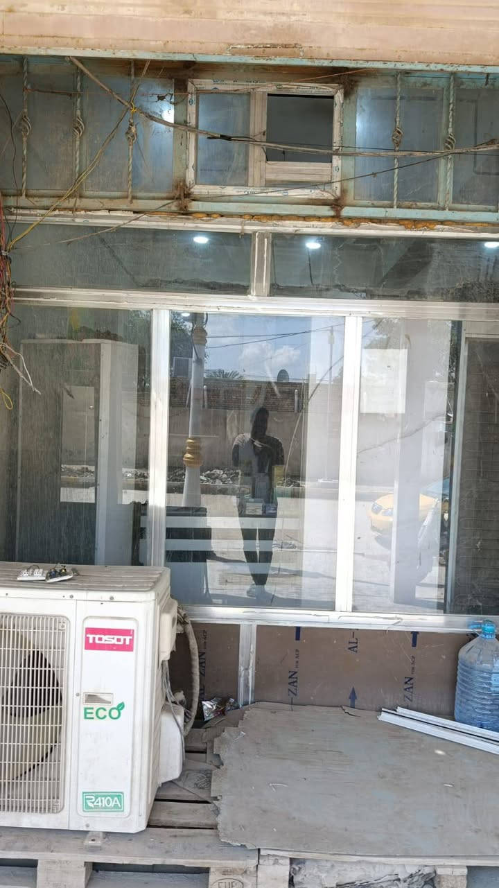 جام خانه عدد 4 مع سقف ثانوي جاهز مع مراوح سقف ثانوي  للبيع الي يشتري يتصل على الرقم
***********
