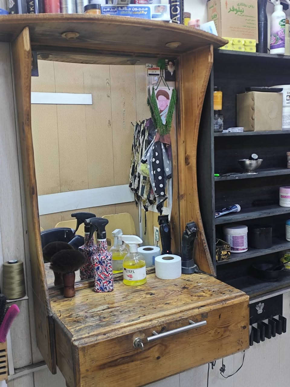 ميز صاج تزكام حلاقه للبيع وكرسي مال حلاقه هم لبيع والشراي بي خير ودلل العنوان دوانيه التحدي ***********
