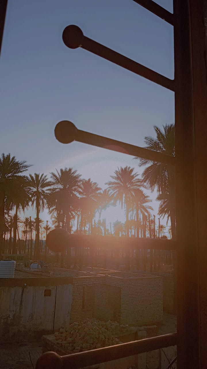 عندي بيت 90 متر كامل خدمات ماء كهربا مجاري تبليط وقريب عل سوق وطابقين سعر 50 شراي يتصل *********** عرض لفتره محدوده بسبب ظروف خاصة جسر ديالى مقابل عماره دفاعي  وهاي صور هم اغتنم الفرصه🏃🏃🏃🏃🏃
