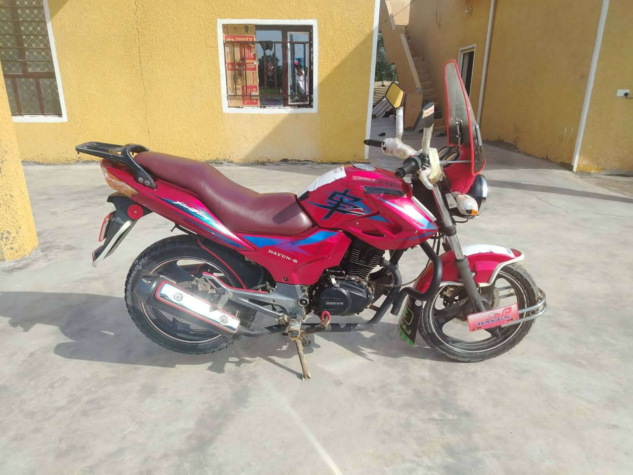 سلام عليكم
دراجه للبيع نظيفة موديل 17 
أوراق كامله مكاني بغداد ناحية الوحدة 
*********** هاذة رقم بي واتساب
