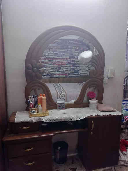 غرفه للبيع سعرهه ب 300 وبيهه مجال مكاني بغداد دروه
