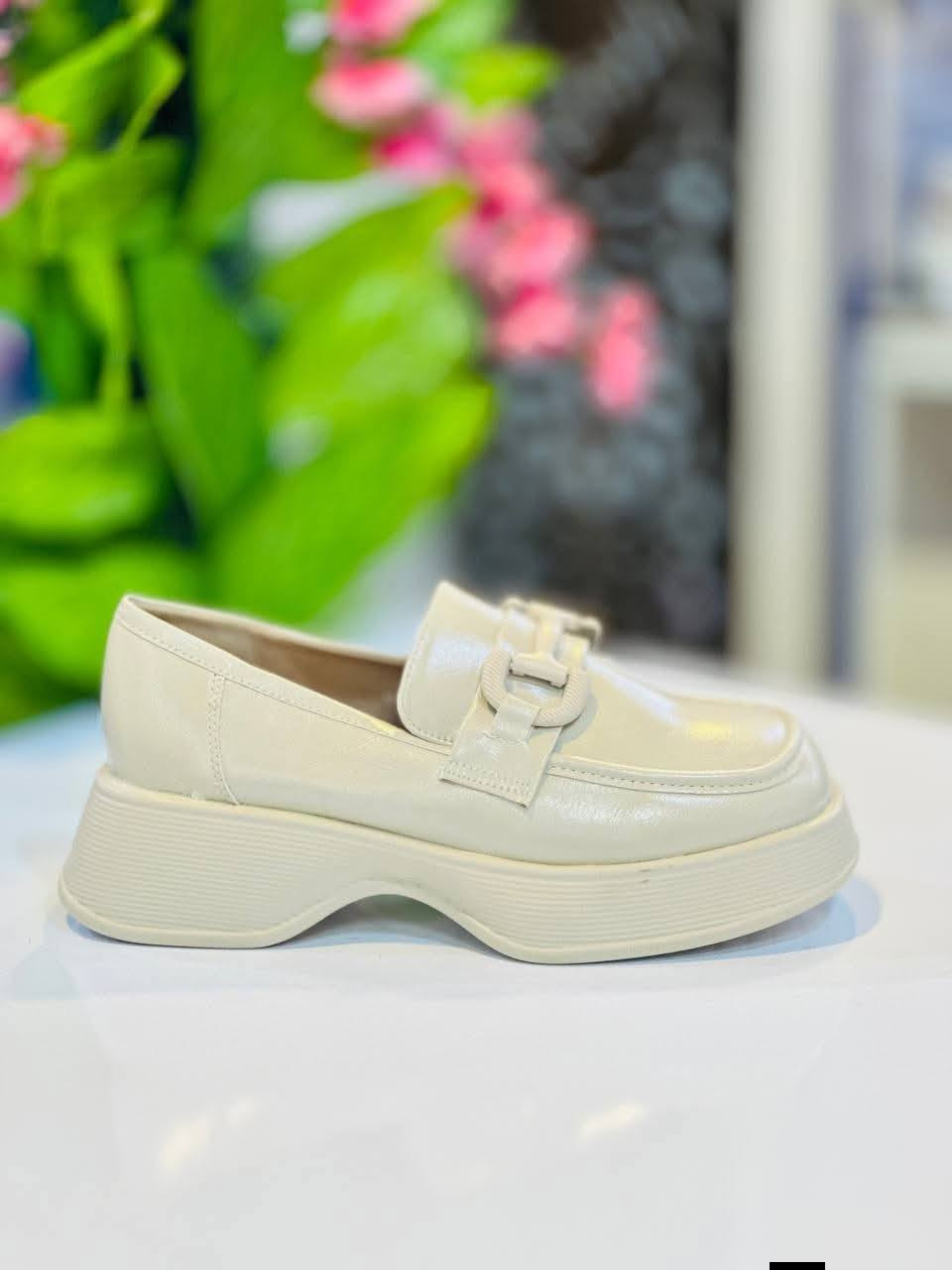 معرض الرواق يقدم لكم كل ما هو مميز 🔥👇🏻

#حذاء_كوري_كوالتي_عالي_

#السعر__15___آلاف

حذاء كوري جلد كوالتي عالي ♥️

حذاء كوري نسائي كوالتي عالي مميز وأنيق
القياسات ٣٦- ٣٧-٣٨-٣٩-٤٠-٤١ 

للحجز_وللاستفسار_مراسلة_البيج_او_واتساب
*********** 📞
*********** 📞

#توجد_خدمة_توصيل

#العنوان_كوت_شارع_الهوره_مجمع_الروان
#ليس_لدينا_فرع_اخر

كوت عناية_بالبشرة اكسبلور الرواق دهل اوران, واسط
