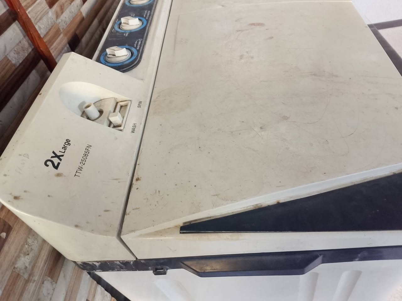 غسالة جديدة نظيفة حجي كبير تغسل بظانية 85الف ***********
