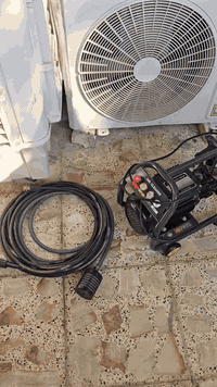 السلام عليكم 
‏فارة غسل ماركة MR. CLEANER قوة 150 بـار 
‏ الفارة قوية كلش ونضيفة استعمال قليل يمكن 5 مرات غسلت بيها سيارة تجي ارميجر وضاغطة اصلي وملف نحاس بالكامل وصوندة 15 متر اصلية تتحمل فوك 150 بـار وبعد مواصفات حكتبهن جوه 
‏السعر 190 الف ما بيها مجال وسعرها مو هواي ماخذها 260 الف من جادر الاصلي موجودة بصفحتهم تكدرون تتأكدون من سعرها
‏يتوفر توصيل بغداد ومحافظات 5 او تحب تجي البيت تاخذها مكاني بغداد الشعب شوف اليخدمك واني حاظر  متواجد خاص او واتساب *********** 
‏ ملاحظة فقط مراسلة ما اكدر اتوفر اتصال 
‏
‏ 🔹العلامة التجارية: MR. CLEANER
‏النوع: ضاغطة غسيل عالية الضغط (High Pressure Washer)
‏الموديل: MR.C180
‏سنة التصنيع: 2024
‏-------------------------------
‏🔹 المواصفات التقنية 
‏الجهد الكهربائي: 220 فولت
‏ملف: نحاس ۱۰۰%
‏التردد: 50 هرتز
‏القدرة: 3000 واط
‏القوة: 5 ونص حصان
‏الضغط الأقصى: 150 بار
‏معدل تدفق الماء: 14 لتر / دقيقة
‏سرعة المحرك: 2800 دورة/دقيقة
‏المكثف (Capacitance): 75µF / 450V
‏الوزن: 17.3 كغ
‏-----------------------------
‏🔹 فوهات الرش (4 نوزلات) 
‏    🔴 0° /  🟡 15° /  🟢 25° / ⚪ 40°
