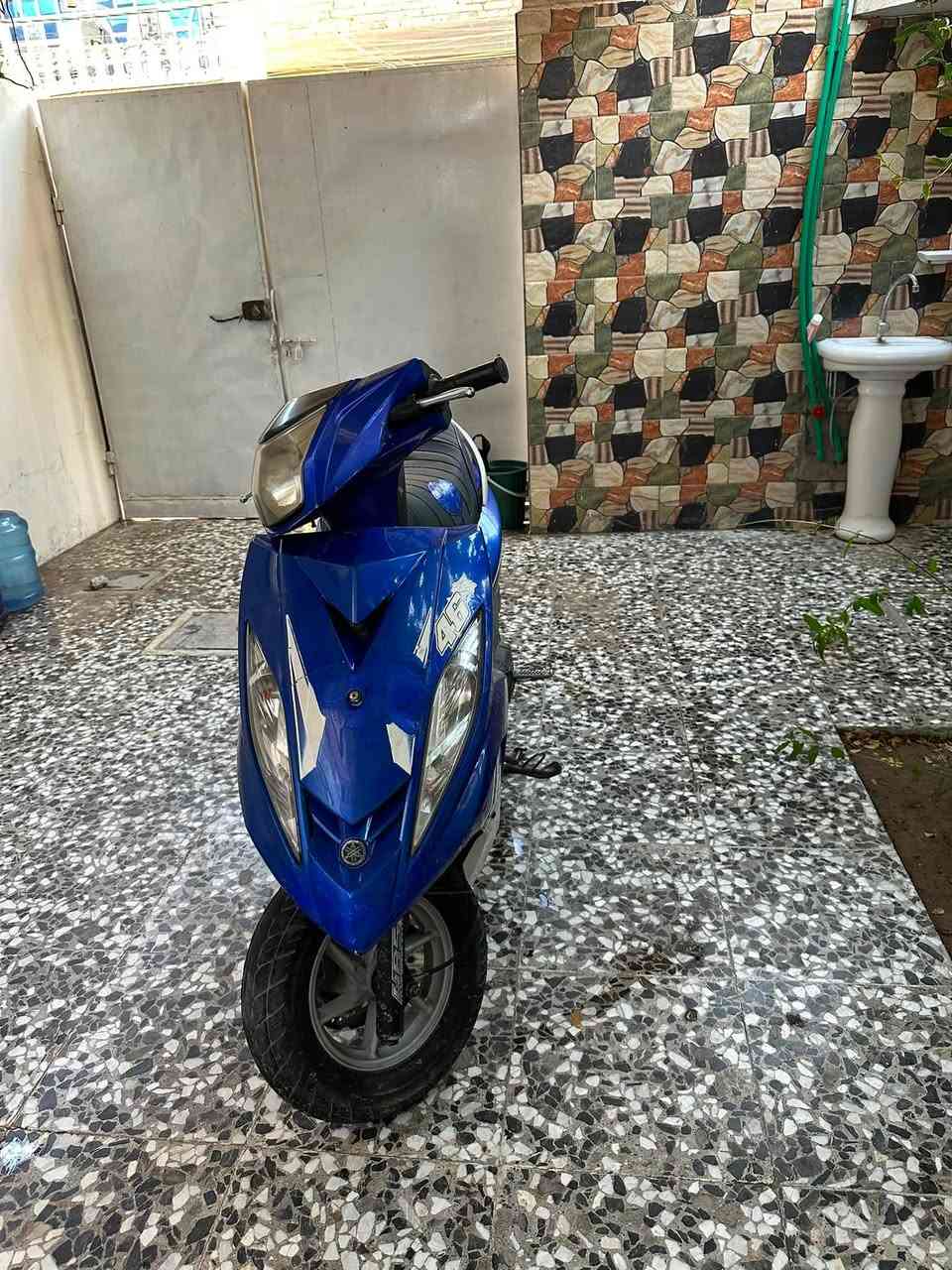 السلامً عليكم دراجه GTR كفاله عامه كهربائي كلها شغاله  نكره سلف دشبلون الكتروني دراجه ٢٠٠٩ بيها ملاحضه بسيطه بل كفر كدام مكسور ومصلح يم فايبر كلاس رقم ***********عنون جكوك سعر 750 بيها مجال حك الجيه
