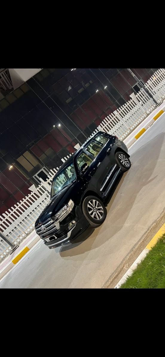 السلام عليكم لاندكروز للبيع مديل 2016 مكينه 8سلندر 4600 مكفوله من الصبغ فول مواصفات مكينه گير كله شرط تخم تاير جديد سياره مابيها اي نقص وجاهزه رقم بغداد الدولي بأسمي السعر 470 للاستفسار ***********
