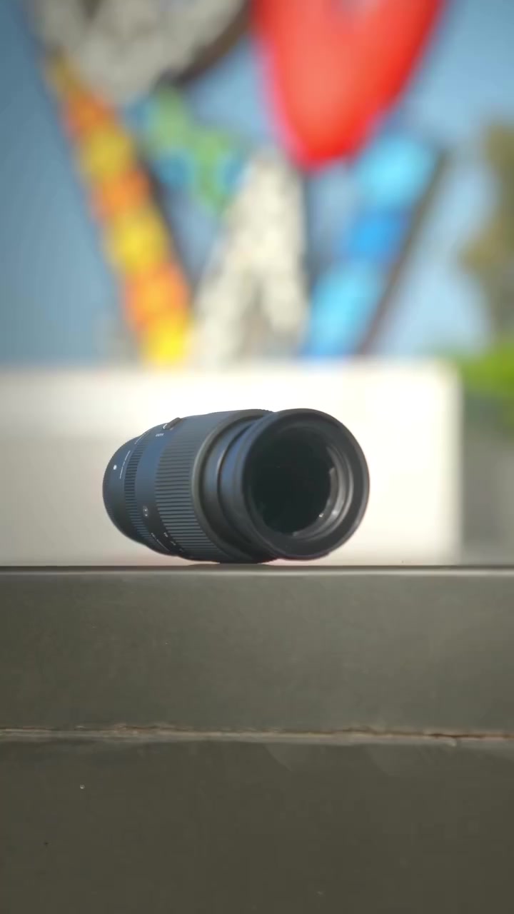 العين الثالثة التي توثق كل تفاصيل رحلتك! 📸✨
عدسة Sigma 16-300mm Contemporary وصلت لتختصر عليك مسافات التصوير. من اللقطات الواسعة جداً للمناظر الطبيعية والعمائر عند 16mm، إلى التقريب الخارق للحياة البرية والطيور عند 300mm.. كل هذا في جسم مدمج واحد وخفيف الوزن. العدسة مزودة بمثبت بصري جبار (OS) لضمان صور حادة وثابتة في كل الظروف


**إذا كنت صاحب هذا الإعلان وتريد حذفه لأي سبب، رجاءا أرسل رسالة إلى الدعم الفني**