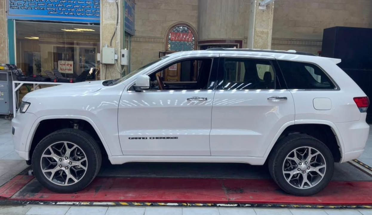 بسعر مناسب ومستعجل عالبيع 🚘 

Jeep Grand Cherokee Overland 2020

* خليجي فول مواصفات للاخير
* وكالة، مكفولة من الصبغ والتبديل
* الممشى: 65 ألف ميل
* السيارة جديدة وما بيها أي نقص
* معمول إلها PPF حماية كاملة للسيارة مع ضمان 10 سنوات
* بانوراما
* دبل / فور ويل
* داخلية قرميدي
* حساسات أمامية وخلفية
* مقاعد جلد مع تبريد وتدفئة
* ستيرن كهربائي مع شفتات ستيرن
* ماوس تحكم بالأنظمة ووضعيّات القيادة المتعددة
* لوحات جديدة
* الكير والمحرك والصدر والكهربائيات كلهن كفالة
* رقم بغداد، تحويل مباشر

📍 العنوان: بغداد
💰 السعر: 307 

📞 *********** مصطفى بغداد, العراق

