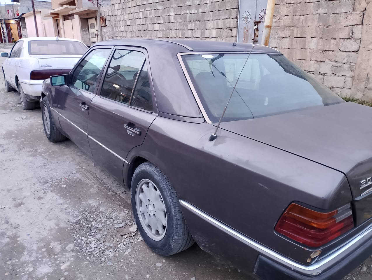 مارسدس 300موديل93 محرك مشدود جديد وكير شرط سياره بيها صبغ بل داير الخلفي والبوند صبغ سياره كدام العين جاهزة نضيفة دوااخل جديدة تدفئه وتبريد شرط لتحويل صفايح السيارة حيل نضيفة ولدواخل عايزها شغلات نواعم سعر 60
***********
