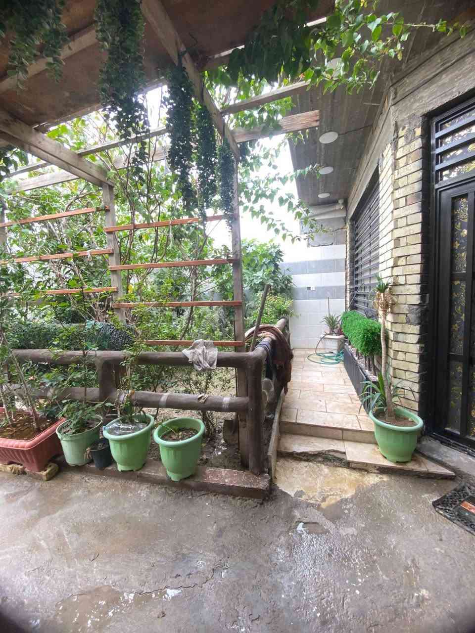 اسلام عليكم بيت 200 متر الشعله الدوانم نهايت بيت موزان قرب شارع 100 متكون من 3مناور غرفتين نوم صاله ومطبخ وحولي وحمامين سيراميك السعر 110البيت بنا 2024 جديد رقم التليفون ***********
