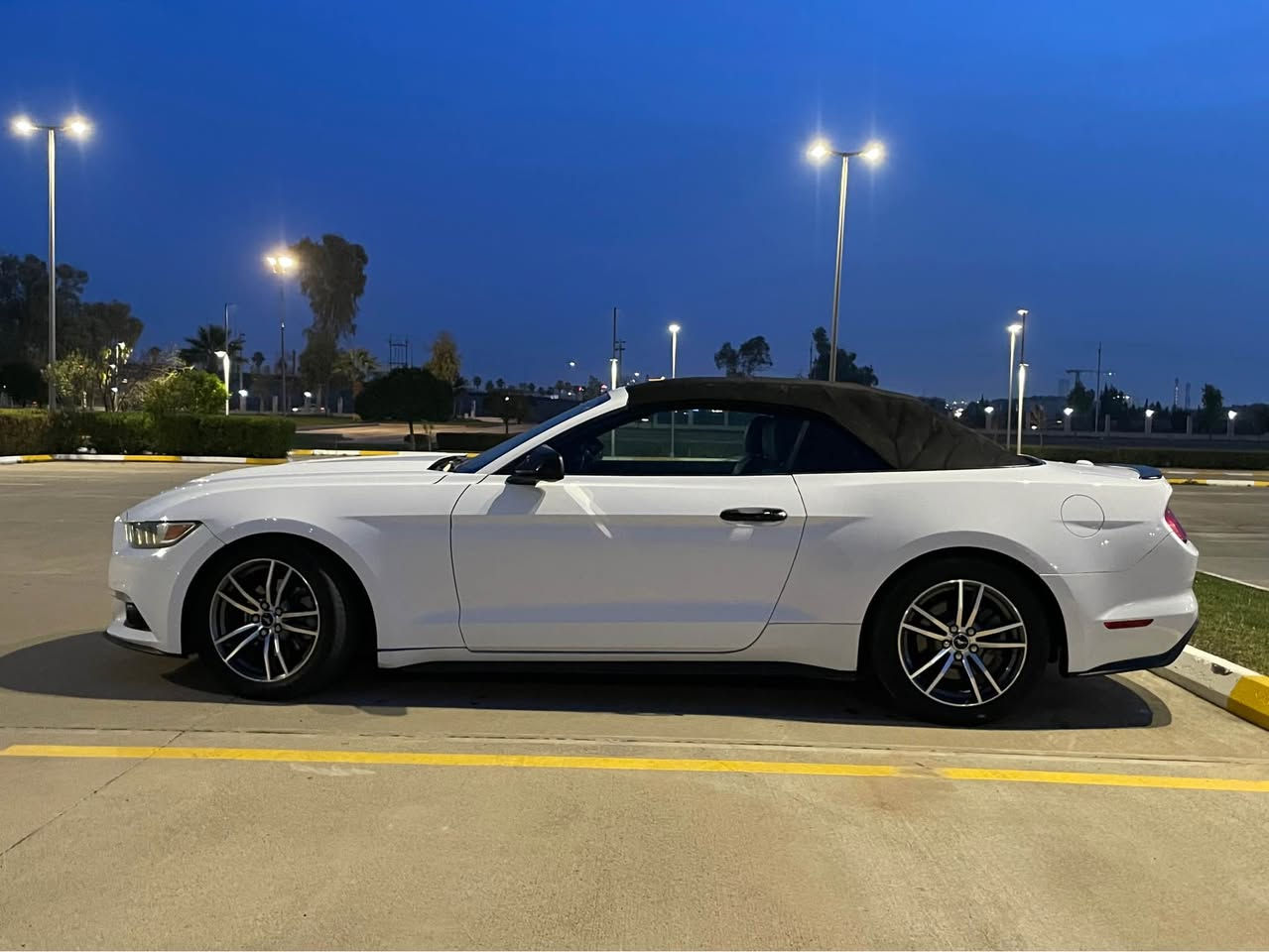 موستنگ 2017 كشف 
قطعتين ونص صبغ بدون شواصي حادثها خفيف كلش 
فول مواصفات كشف 
تدفئة وتبريد كشن
شاشة كبيرة 
7 اللوان
ماشية ١٢٢ الف كيلو مو ميل
رقم دهوك 
***********
***********
اتصال فقط أربيل, العراق
