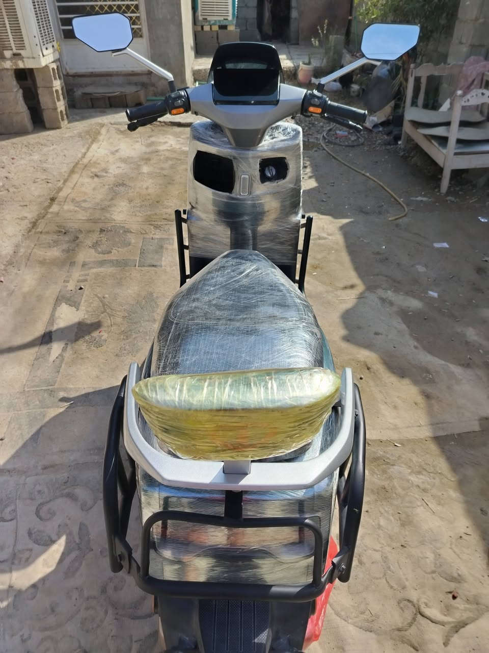 دراجة شحن الوحش تيسلا للبيع شركه TAILG
تحتوي على بصمتين 
المواصفات
6 بطاريات كرافين
ملف 2000
سرعه 70
تمشيك بلشحنه حوالي 70 كيلو او اكثر
دراجة تحتوي على درع للحماية 
شاشة ايباد قراءة الاعطال
نظام بصمة 
نظام حماية قفل
نظام تثبيت سرعة
نظام 3 سرع
نظام قاطع دورة
نظام abs
نظام P
نظام R
صندوق كبير لخزن الاغراض 
دبل اشارة يمين يسار
غراضه كاملة
الدراجة وكالة شخط مابيه 
سعر 900 قفل
العنوان بغداد حي جهاد 
للاستفسار *********** مراسله فقط واتساب وتساب
