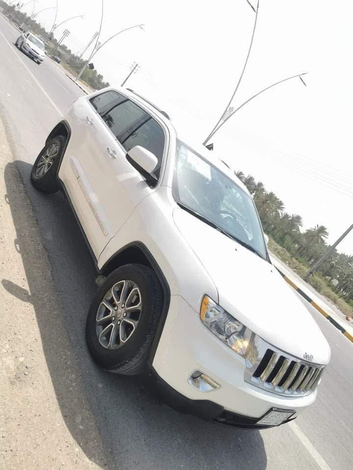 السلام عليكم 
جيب لاريدو شيروكي للبيع  موديل 2012 
 رقم بغداد باسمي تحويل ثاني يوم
السيارة نضيفة جدا السيارة مال بيت غير متعوبه 
وارد امريكي ما طاك ايرباك 
 بيهة 3 قطع صبغ بدون داواخل شاصي ولغد مكفول 
كير مكينة مكفولات نضيفات جدا  صدر امامي خلفي جديد  كلة اصلي تخم دسكات اصلي جديد عبوة فيت بم موبار اصلي جديد صيانة لمنضومة الماء والراديتر تبديل واتربم اصلي ولف حماوة اصلي موصفات السيارة 
1. المواصفات المعروفه غنيه عن التعريف بالمواصفات 
2.شاشة 3.حساسات خلفية 4.كاميرا 5.منضومة زينون عالي ناصي 6.كشنات مخمل ومغلف جلد ونايلون
السيارة بحالة جيدة جدا وجاهزة من كلشي  
السعر 175 اوبيه مجال 
عنواني بغداد الشعب 
للتواصل الاتصال فقط غير متواجد عل  فيس 
***********
