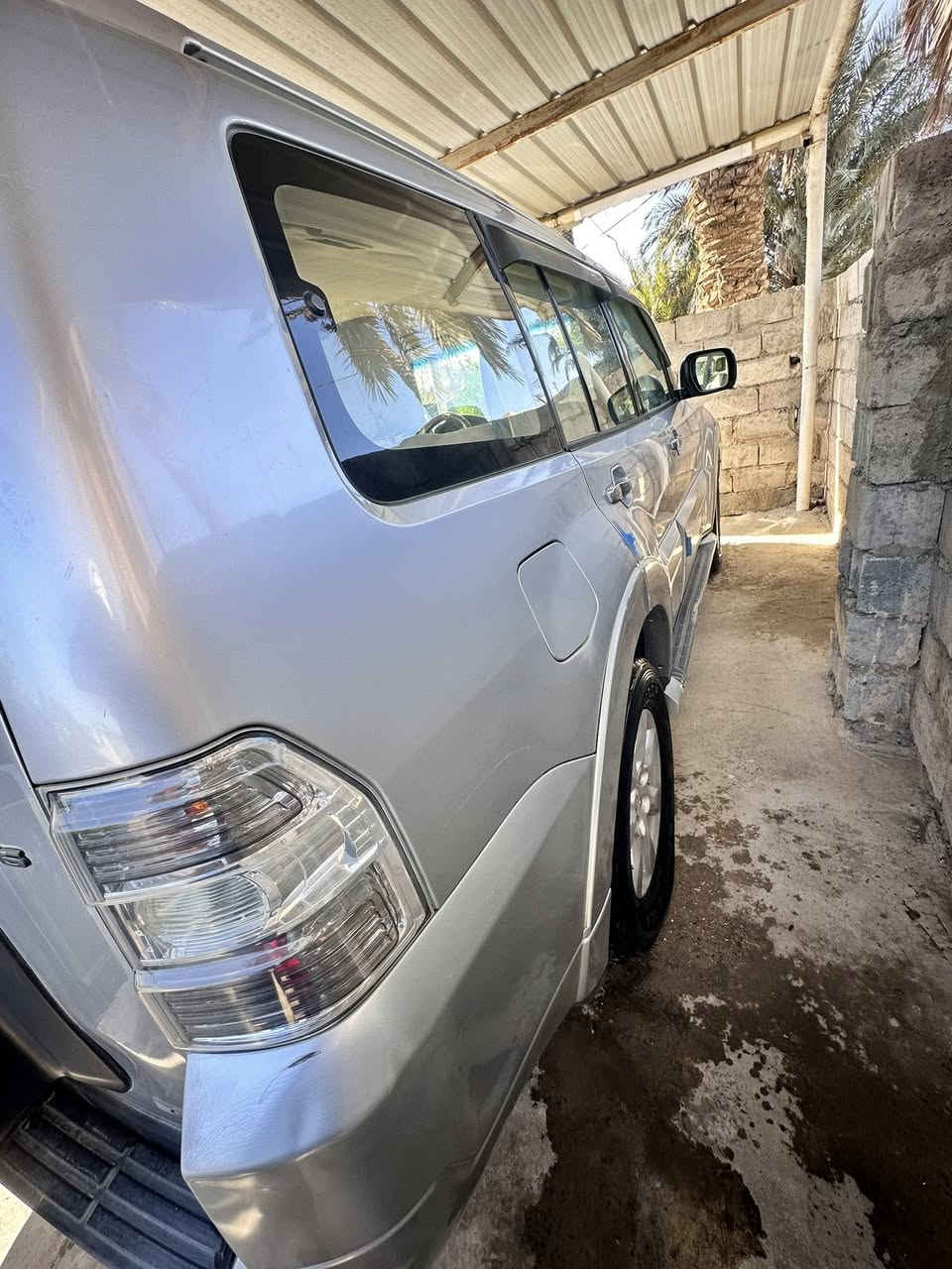 السلام عليكم باجيرو خليجي2011 حبتور  السيارة باسمي رقم بغداد
تحويل ثاني يوم السياره نضيفه مال جناي 
السيارة بيهه قطعتين صبغ بدون دواخل 
المواصفات 
فتحه سقف
كشن كهرباء
حساس خلفي
3قطع تبريد +تدفئه
مري شفط
دمام بلادي
ويل 17 حبتور
كير ومحرك خير من الله
الحداديه 80‎%‎
السعر 137بيهه مجال حك الجيه

مكان السياره بغداد اليوسفيه
هذه رقمي ***********
