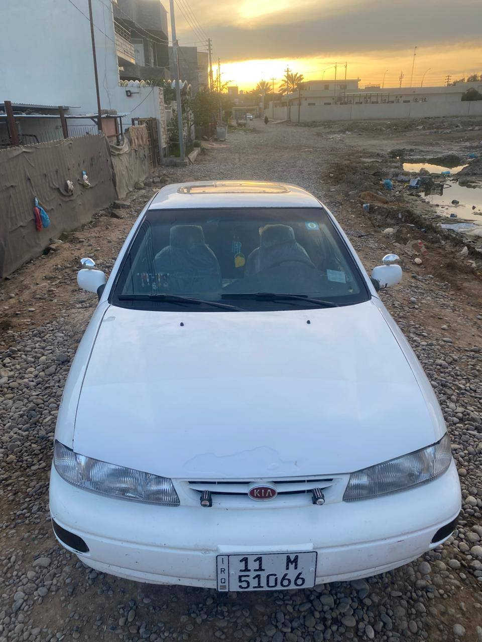 سلام عليكم سيفيأ 1996مكيه وكير خير من الله سياره بسمي كهربائيات كله شغال تبرد شغال تخم تاير صدر امامي وخلفي  كله جديد كفاله سياره مال جناي مصبوغه جماليه بدون ضربه رقم بغداد انكليزي مكان ديالئ بعقوبه للاتصال *********** سعر 32 بيها مجال
