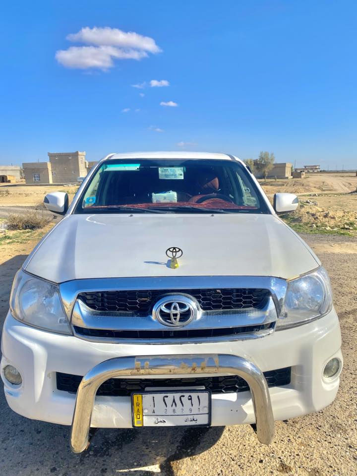 السلام عليكم
هايلوكس موديل 2008 
محدث. 2010 
رقم بغداد مشروع وطني _تحويل ثاني يوم 
شاصي 19سعودي 
تدفئه _تبريد شغال 
صدر جديد 
محرك وكير وإكسل. وشاصي _شرط ١/١ 
مسجل شاشه 
كهربائيات فول شغاله 
السعر 135وبيها مجال بسيط. 
***********
