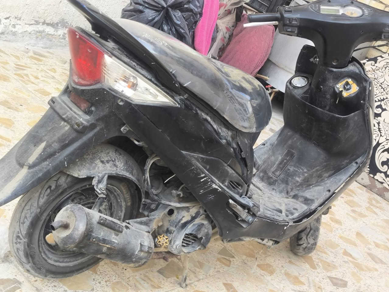 دراجه ماكس كامكو  متروكه شغاله مكينه نضيفه  طفت باتري ونتركت  تاخذ طافيه شرط المكينه شغاله سعر ٣٥٠ مكاني حي نهاون ***********
