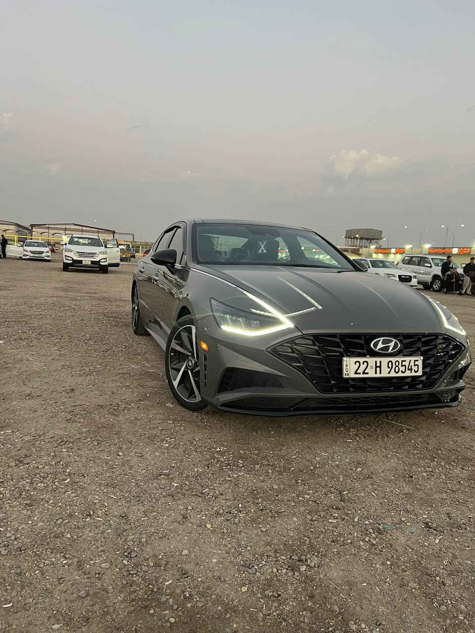 السلام عليكم سوناتا مديل 22 فول للاخير بانوراما بصمه سماعااات نوع bose عدد 12 مع دمام شاحن وايرليس قياده ذاتيه رادار 360 نقط عمياء وبعد هواي مواصفات حادث سيارة قبق جنطه نفسه معدل ومصبوغ واقل من ربع جاملغ خلفي صبغ سعر 194 وبيها مجال سياره نضيفه جدآ للاتصال  ***********
