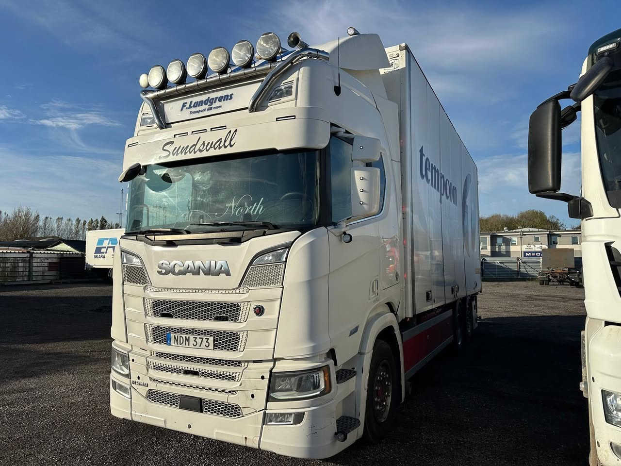 يالله السلام عليكم البيع 

سكانيا شاصي موديل 2018 مكينه 520 

سوبر عادي فول مواصفات. مسجله دبل تاير 
لاستفسار  ***********
