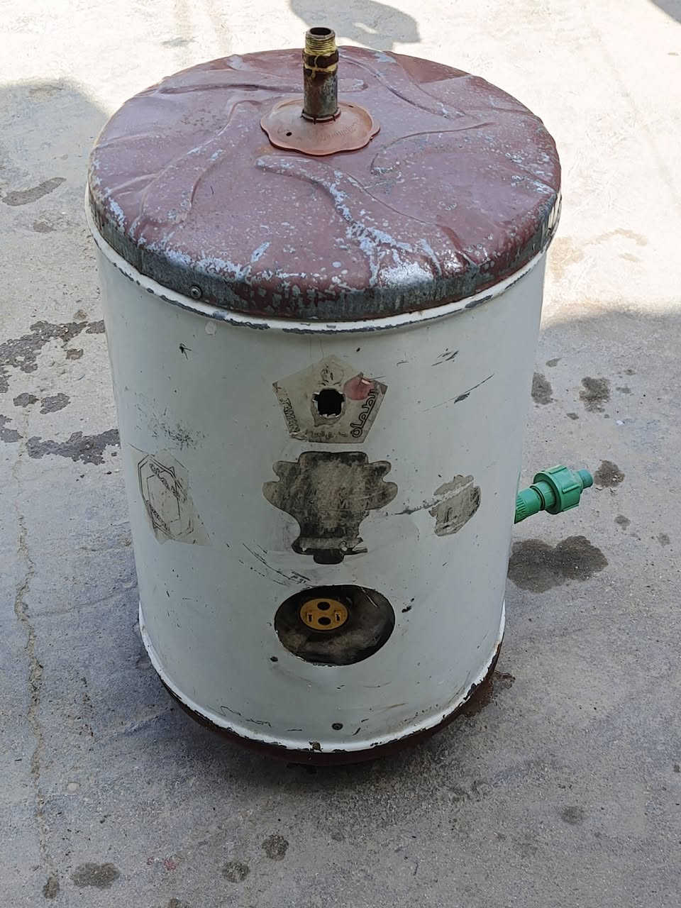 سلام عليكم للبيع كيزر نضيف من كلشي نقصه بس اوتماتيك حيل نضيف سعر 35 وبي مجال رقم الهاتف ***********
