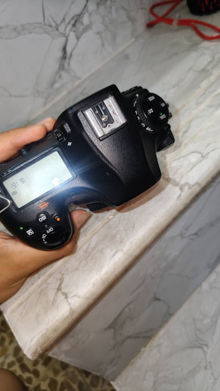 نيكون D850 شترها 100k  نظافة 95% وياها جنطة كرب بطاريا حتياط رام 64 حزام سعر 1550 مو شراي لاتعبني
