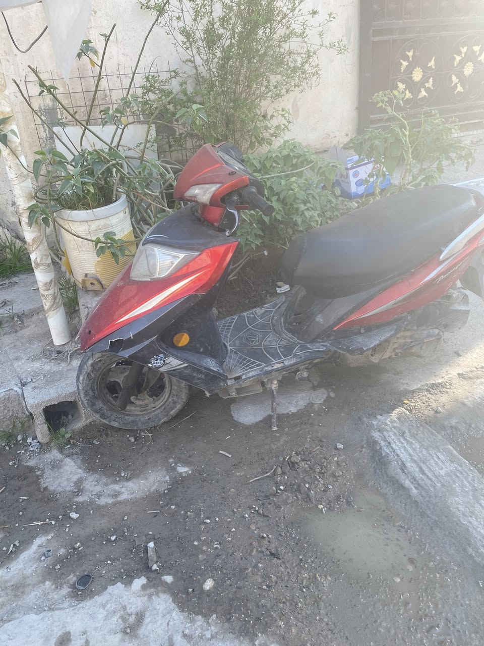 السلام عليكم
دراجه نقص بيه صلنصه وباتري 
متروكه صار بل20يوم
ابيع كوم حديد 
سعر150
مكان بعقوبه 
***********
